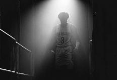 首秀惊艳！锡安三分(fēn)球高效命中率，NBA冠(guān)军后卫普尔表现平(píng)平(píng)