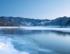 校园籃(lán)球三分大赛举行，选手精准投籃(lán)