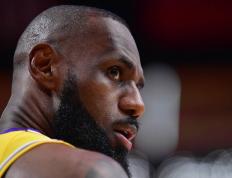 历史第一人詹(zhān)姆斯即(jí)将复出！湖人总冠军？