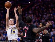 乔尔·恩比德：适应新现实的超级中锋