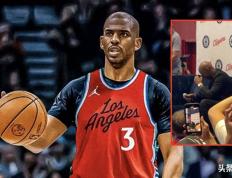 克里斯·保罗在洛杉矶快(kuài)船队为他(tā)举办的(de)迎新活动上(shàng)，激动不已(yǐ)