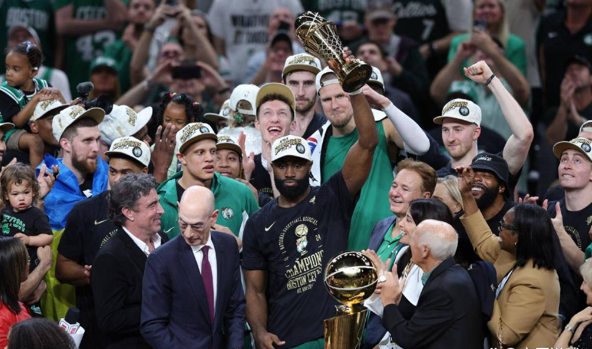 NBA东部球员排名公布,字母哥居(jū)首,杰伦-布朗第八