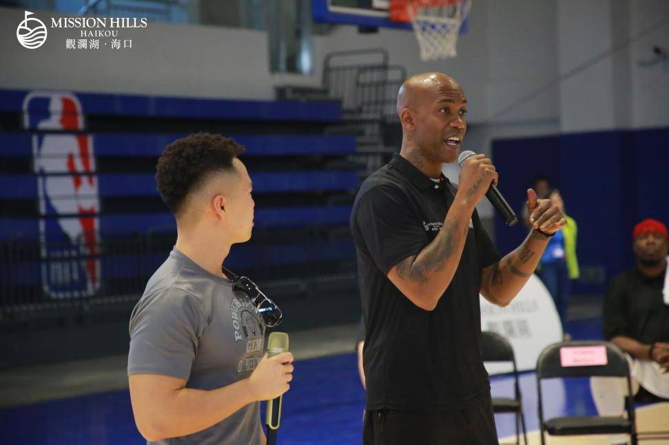 NBA籃(lán)球公园海口观澜湖旗艦(jiàn)馆开放日暨2025籃(lán)球夏令营开营,斯蒂芬·马布里现身助阵