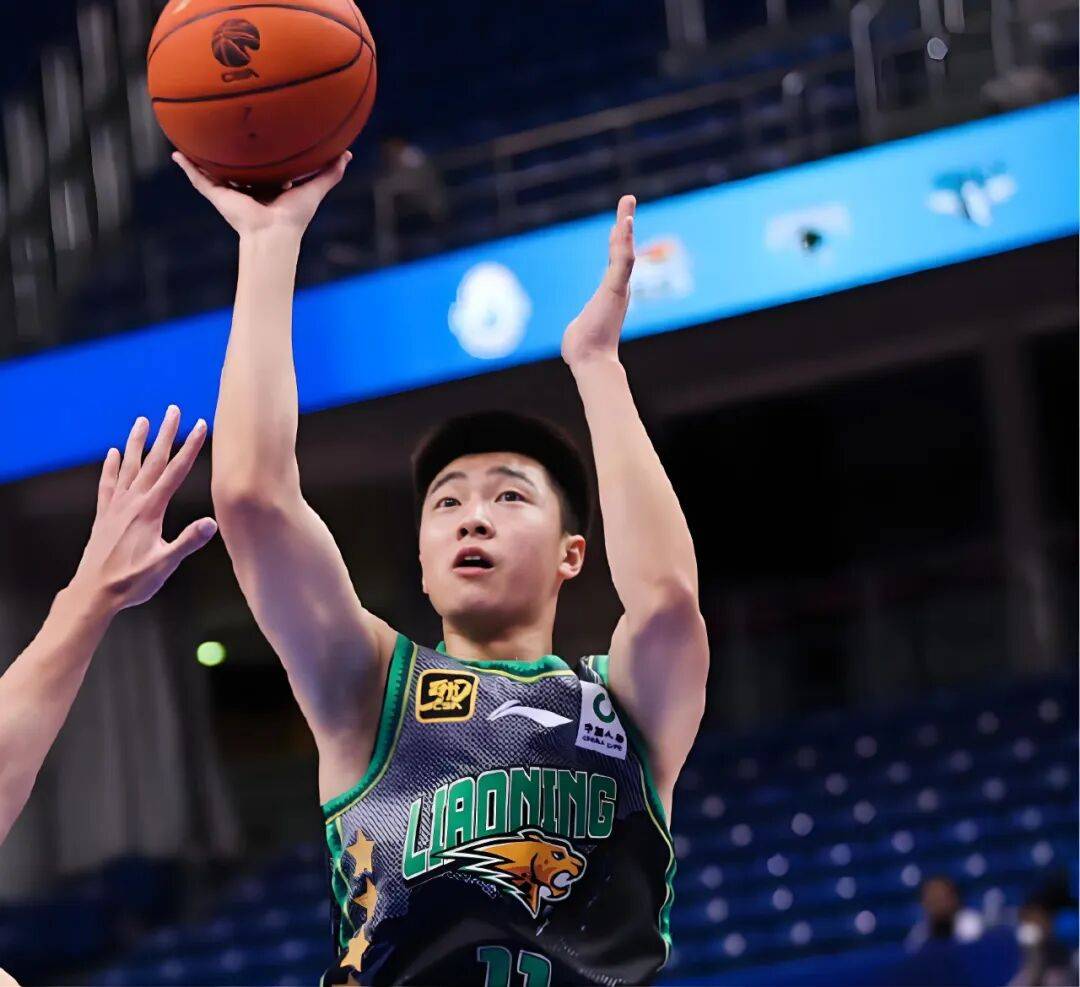 雪上加霜！杨鸣两位“手下”遭禁赛，辽篮奪(duó)冠功勋重返NBA