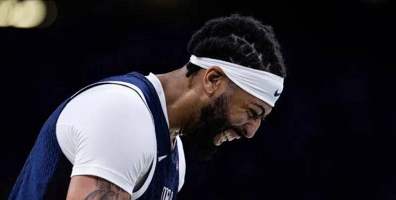 安东尼-戴(dài)维斯体态引起争议