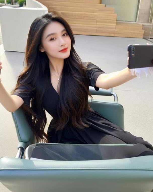 开心一(yī)刻:妻(qī)子說(shuō):“每次說(shuō)十分钟,結(jié)果最后都(dōu)不到两分钟”