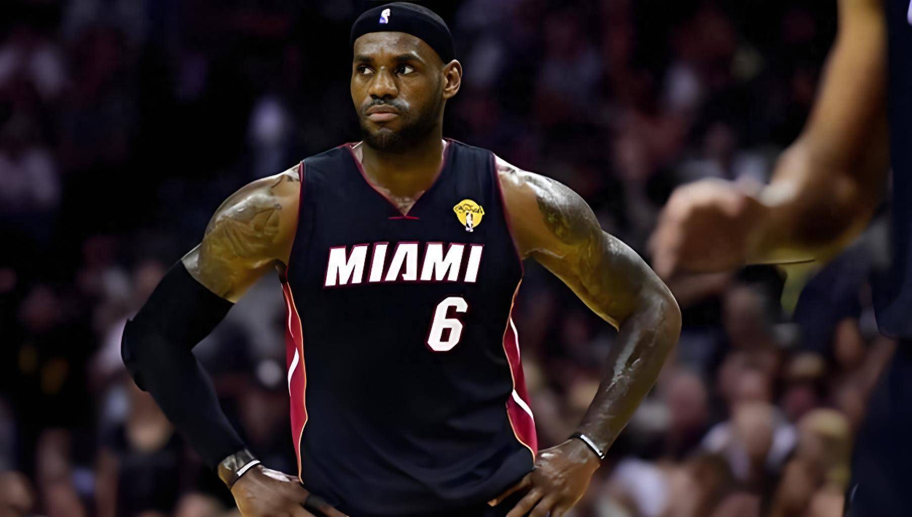 NBA交(jiāo)易传闻:詹姆斯预计在交(jiāo)易截(jié)止日期前(qián)以6800万美元重回热火