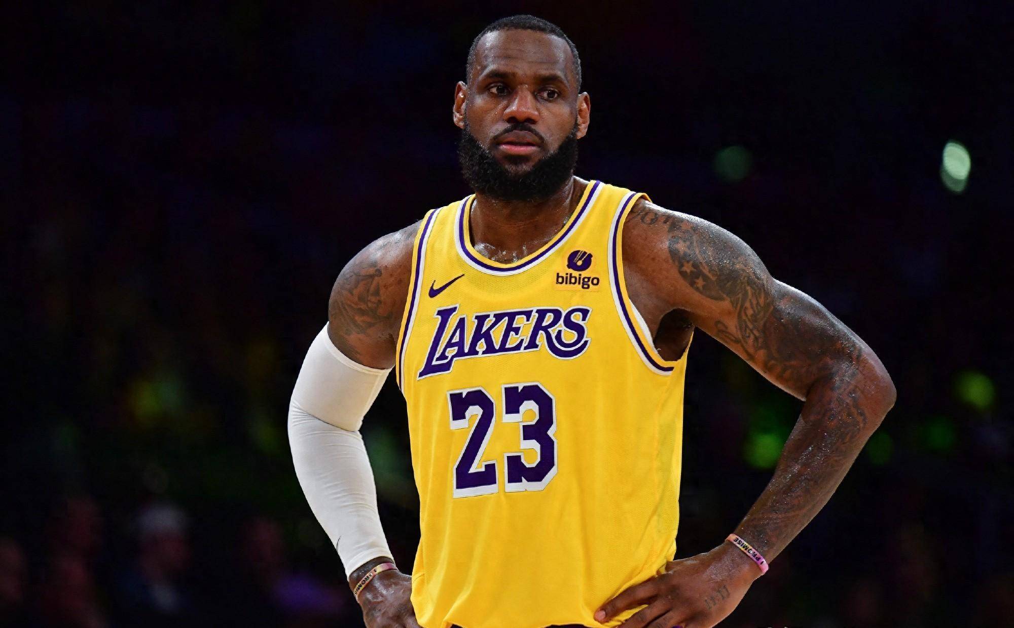 NBA交(jiāo)易传闻:詹姆斯预计在交(jiāo)易截(jié)止日期前(qián)以6800万美元重回热火