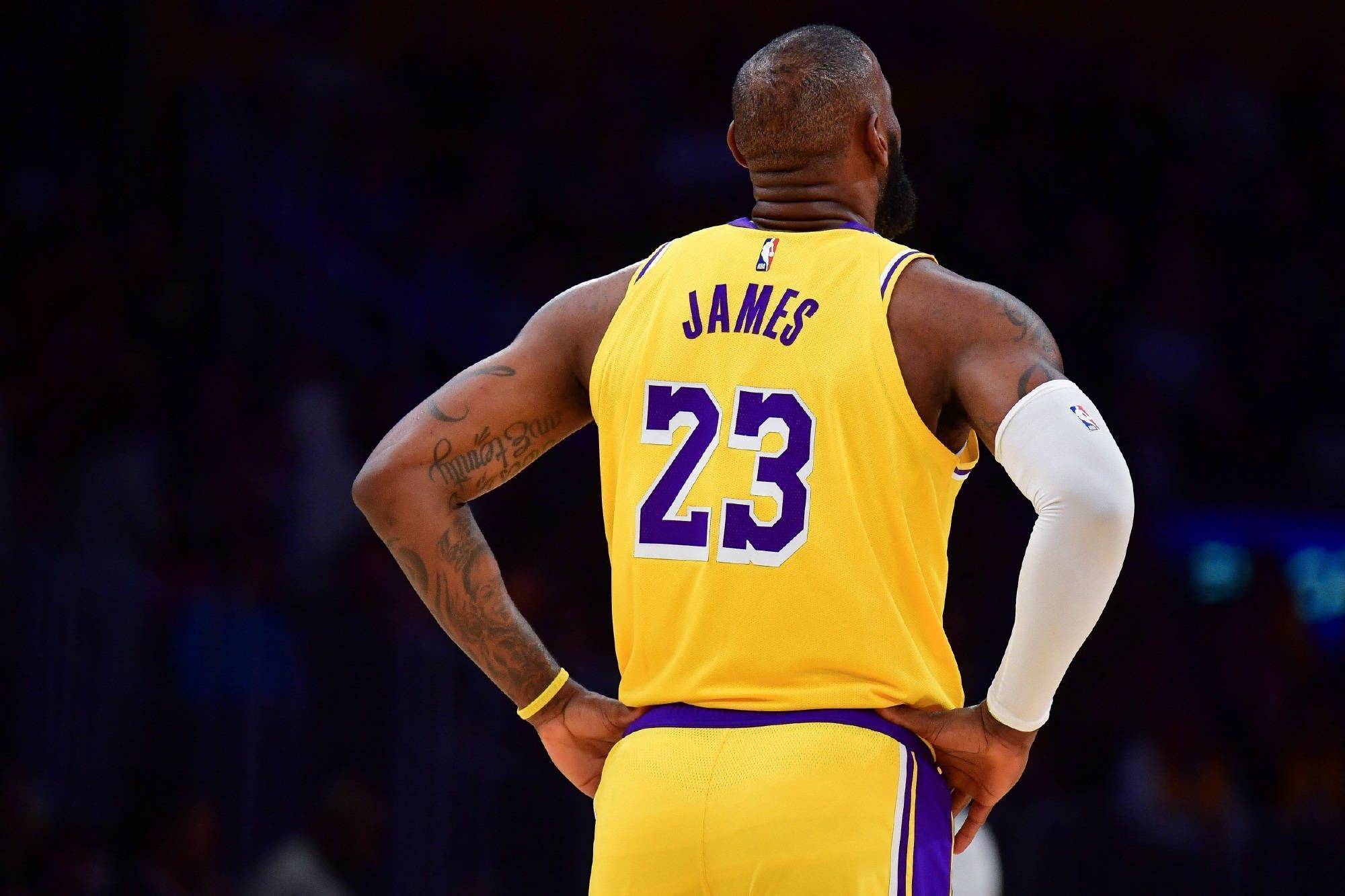 NBA交(jiāo)易传闻:詹姆斯预计在交(jiāo)易截(jié)止日期前(qián)以6800万美元重回热火