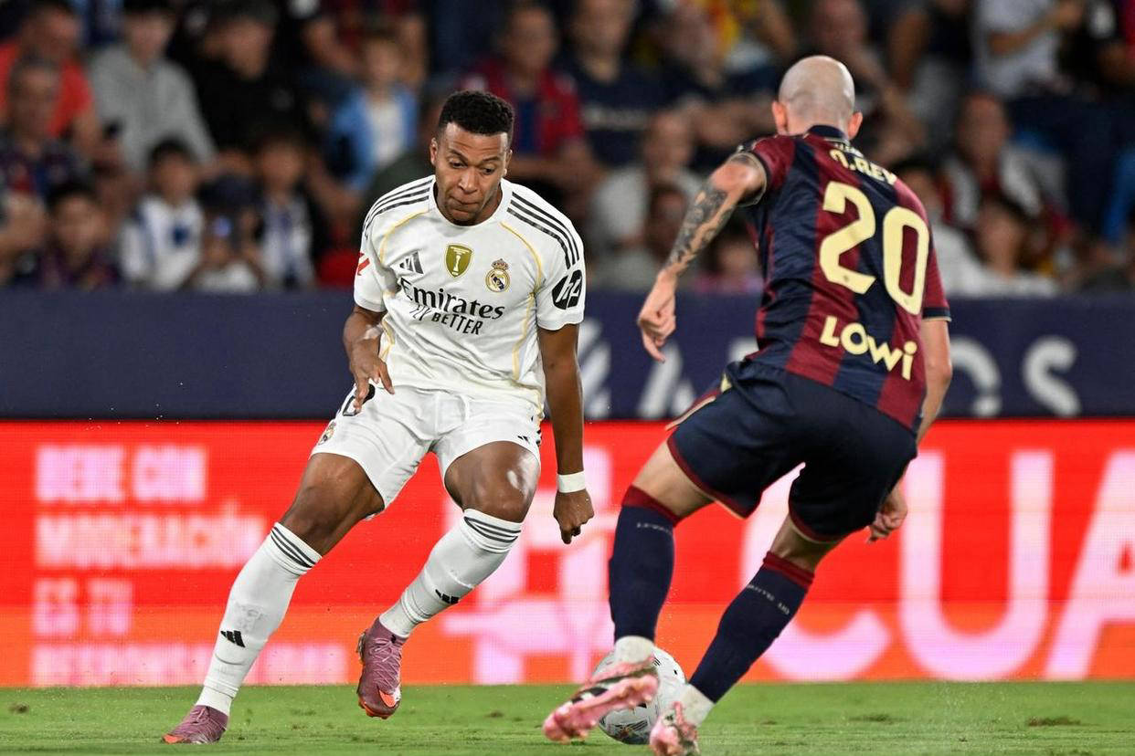 姆巴(bā)珮(pèi)神奇(qí)进球,居莱尔大师级助攻辅佐