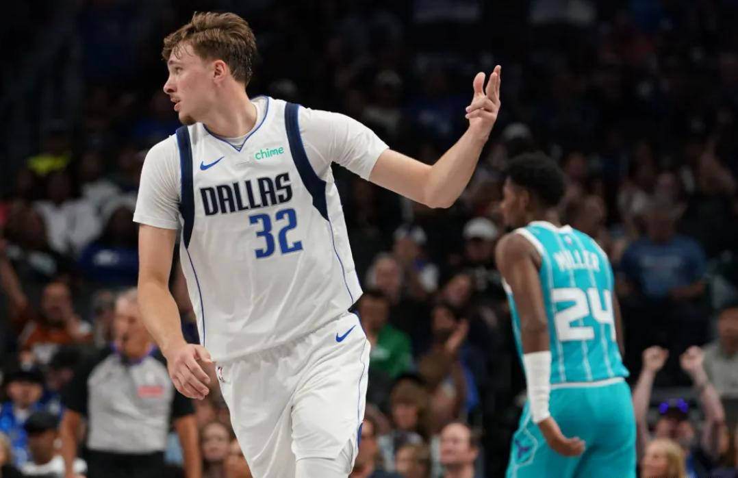 小牛状元弗拉格首秀惊艳!抢断一(yī)条龍(lóng)妙传助攻表现出色