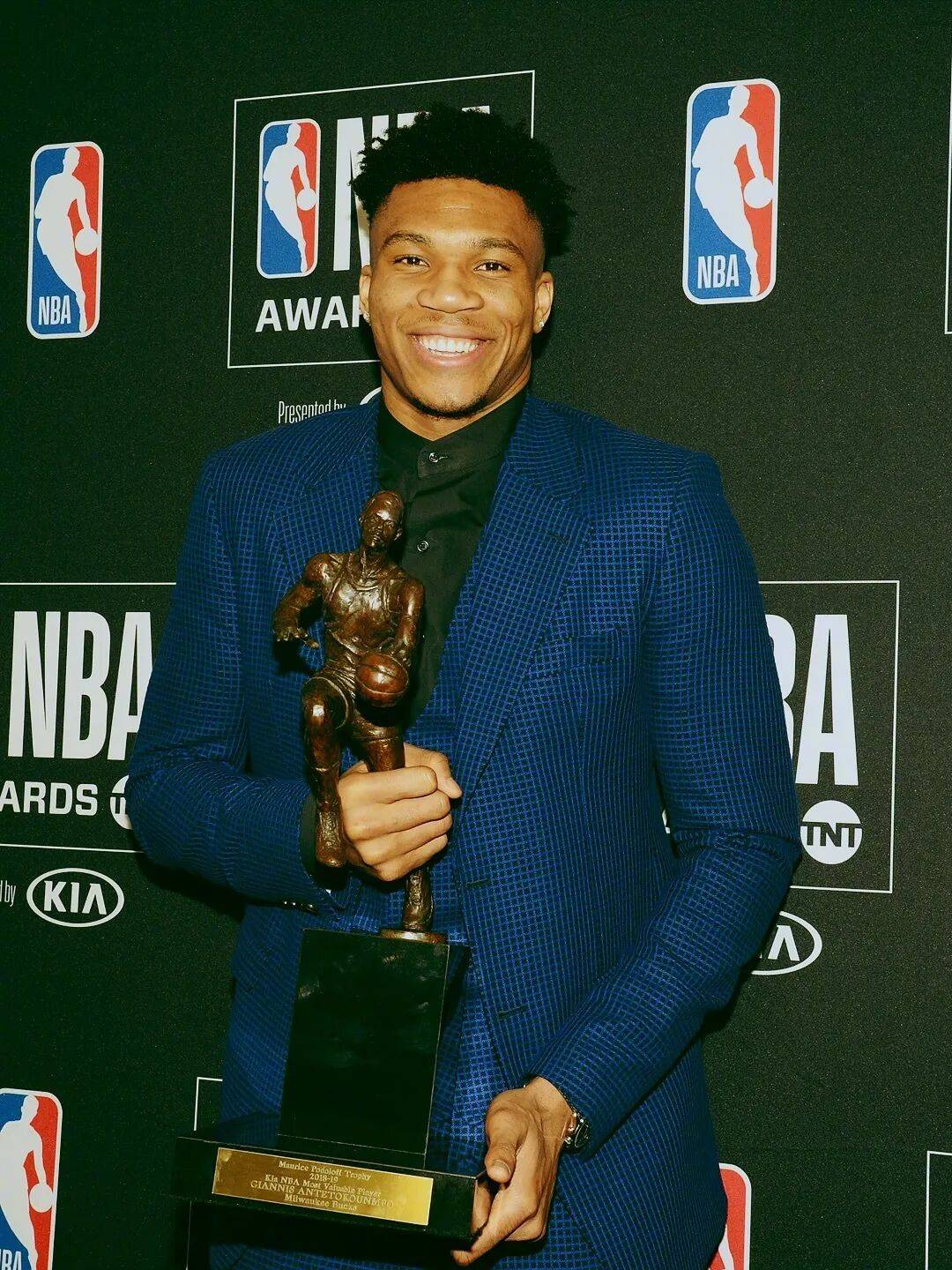 雄(xióng)鹿尼(ní)克斯曾討(tǎo)论字母哥交易！雄(xióng)鹿对字母哥也是够可以了！