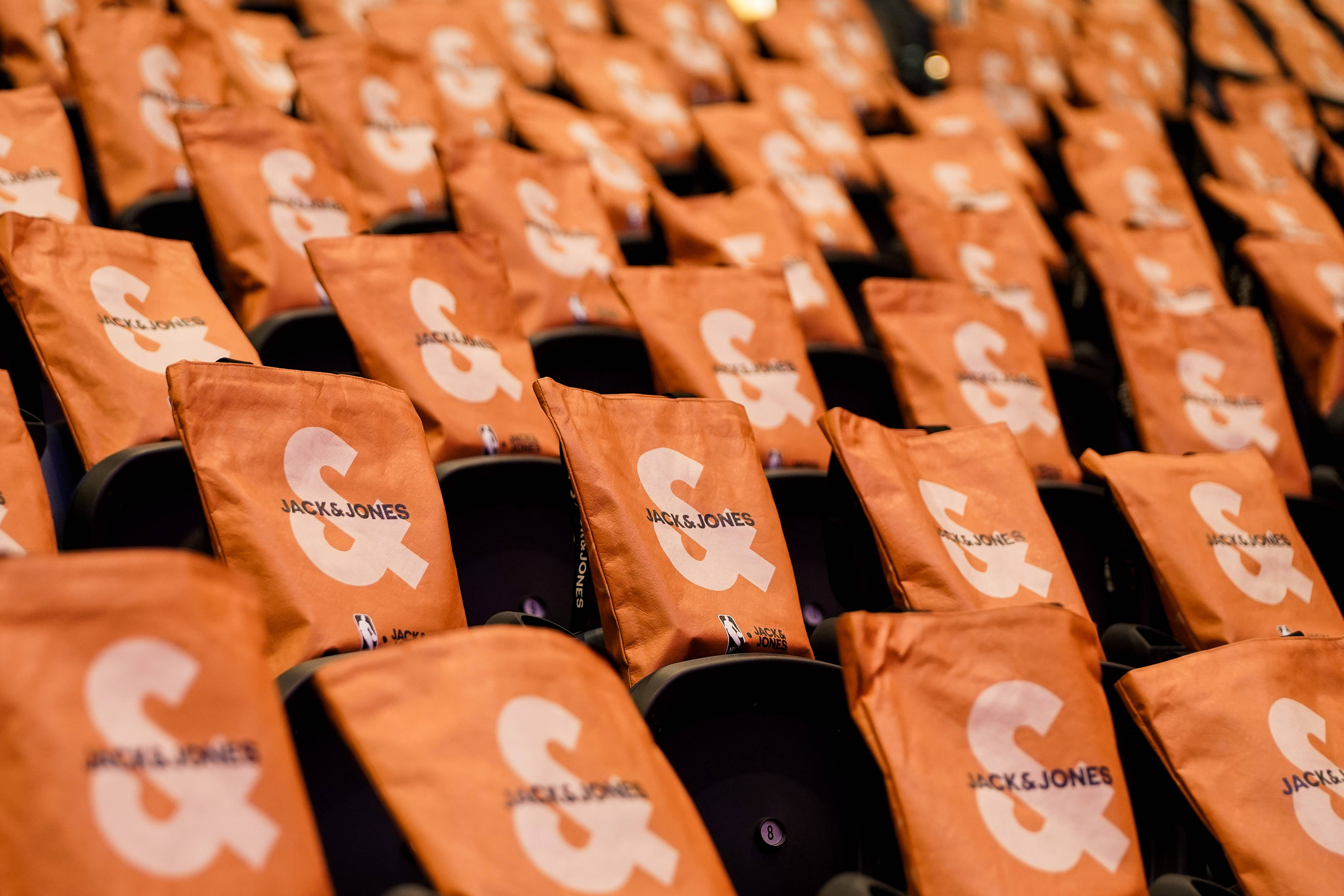 【向上穿越·无界登场】NBA中(zhōng)国官方市场合作伙伴JACK amp; JONES，賦(fù)能NBA中(zhōng)国赛2025