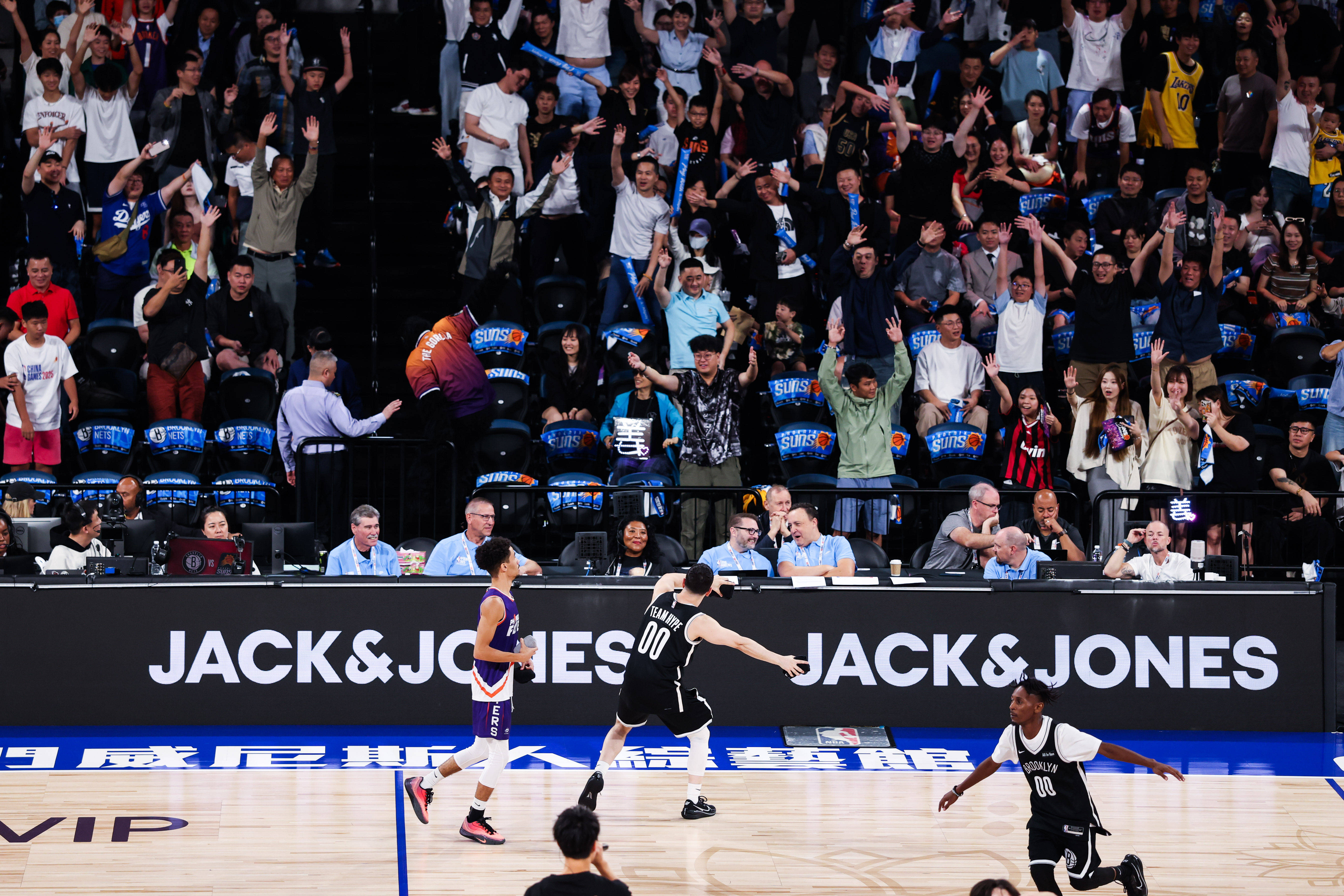 【向上穿越·无界登场】NBA中(zhōng)国官方市场合作伙伴JACK amp; JONES，賦(fù)能NBA中(zhōng)国赛2025