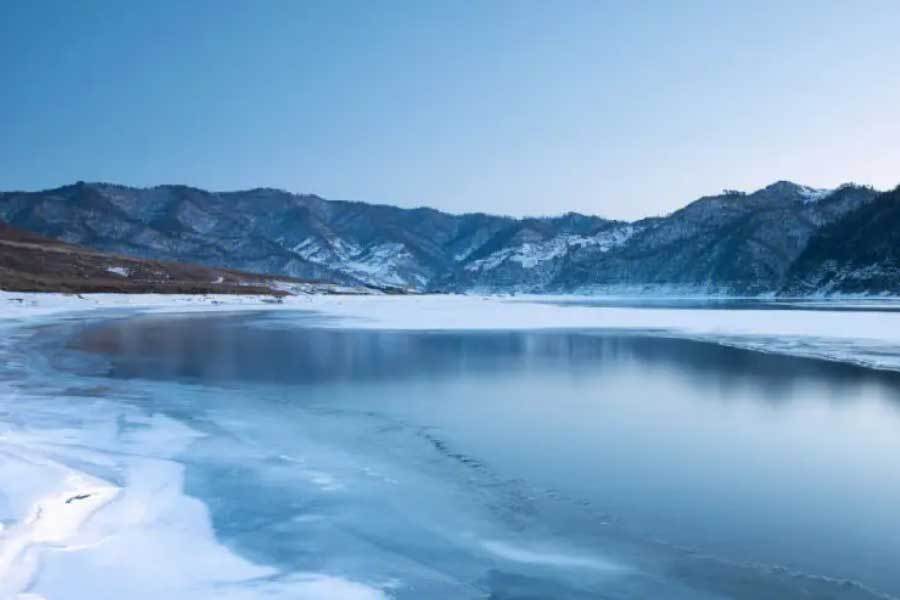 校园籃(lán)球三分大赛举行，选手精准投籃(lán)