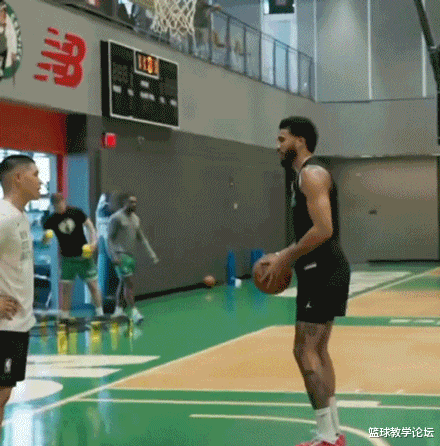 跟腱撕裂!提(tí)前复出!直接改变NBA格局