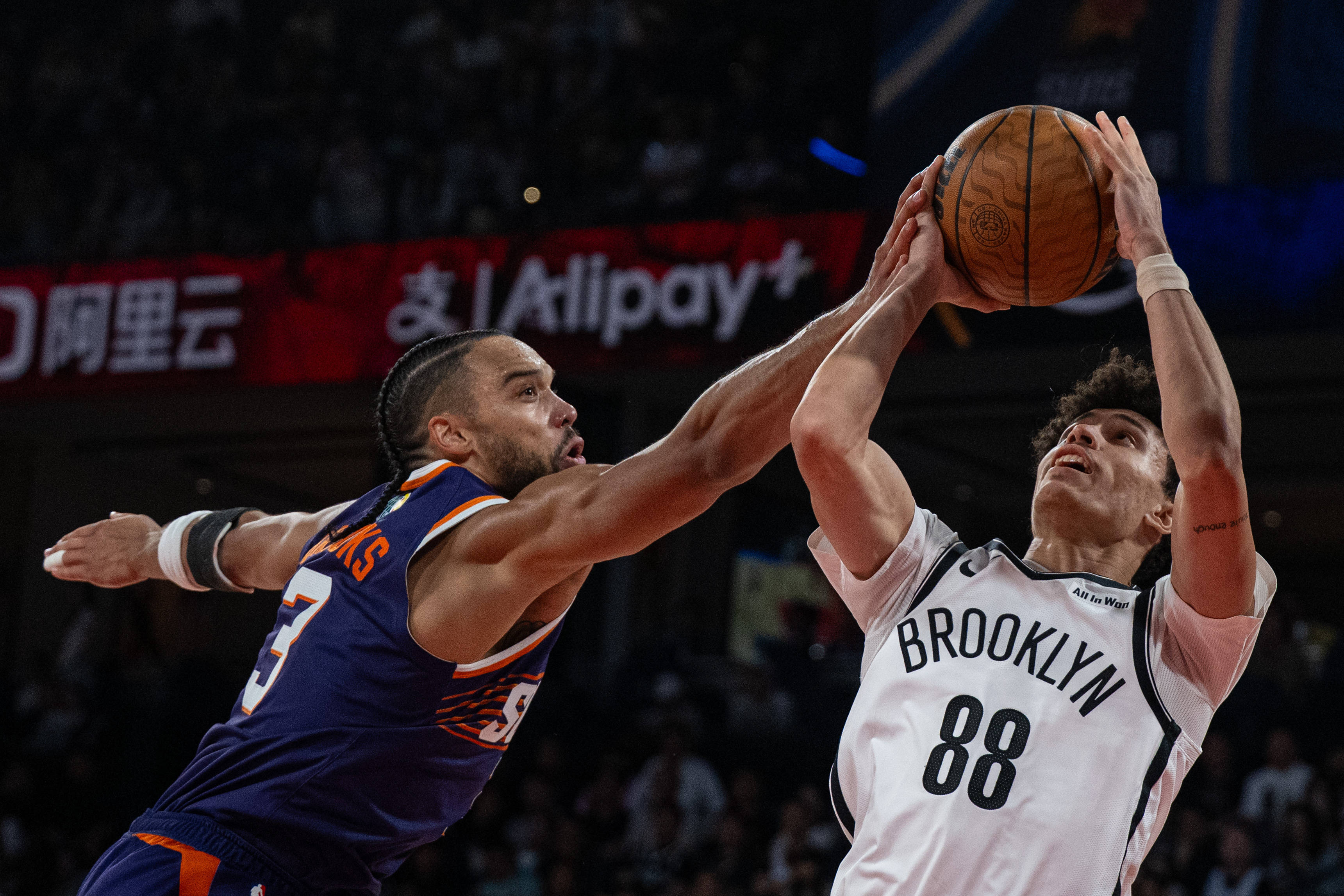 (体育)籃(lán)球——NBA季前(qián)赛:太阳胜籃(lán)网