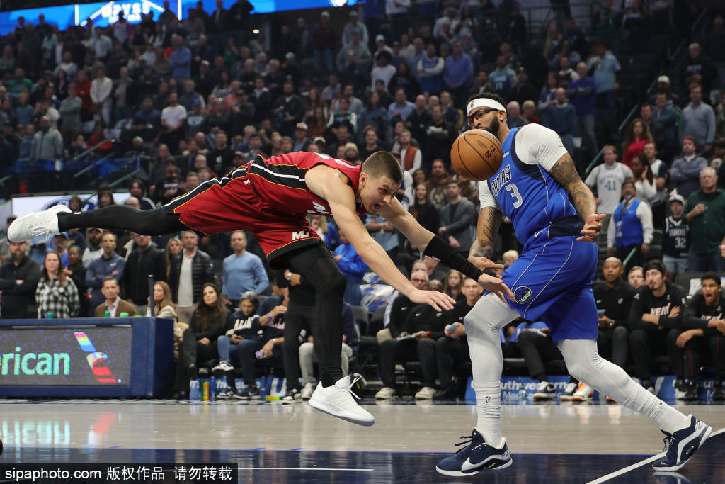 泰瑞(ruì)斯-馬(mǎ)克西38分引爆全場(chǎng)！独行(xíng)俠(xiá)末节崩盘不敵(dí)76人(rén)