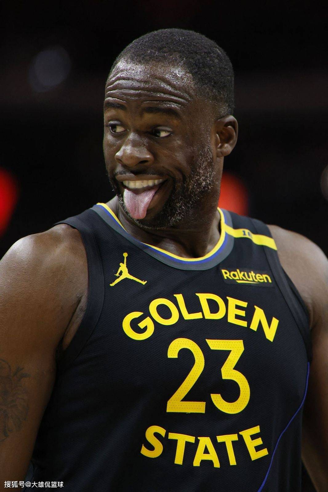 格林自爆在(zài)2016年NBA总决赛上，将詹姆斯称为“B*tch”