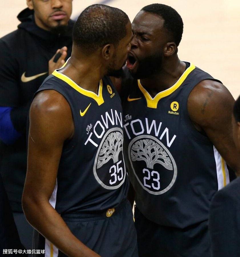 格林自爆在(zài)2016年NBA总决赛上，将詹姆斯称为“B*tch”